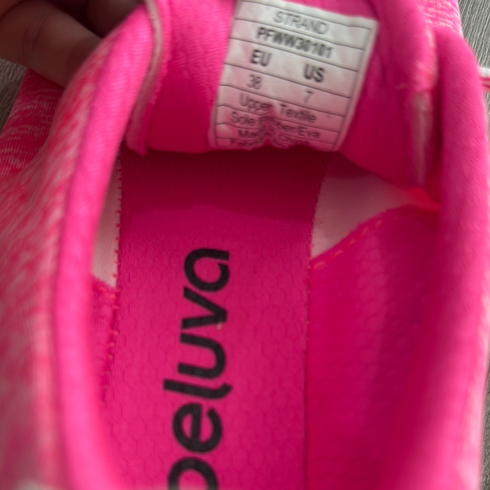 Peluva Women's Toes Shoes - Picture 9 of 9